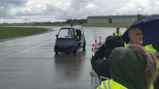 Ein Cab-Prototyp auf dem Testgelände des ADAC in Penzing